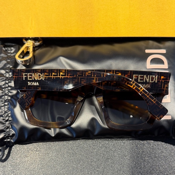 Fendi Roma 50mm square sunglasses - Picture 4 of 4